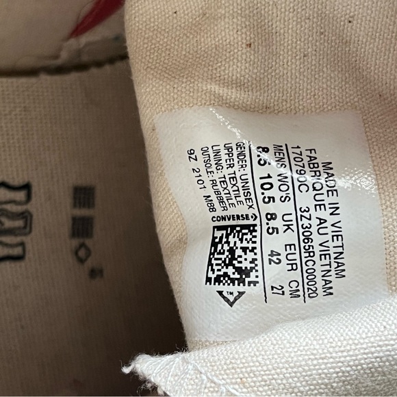 Converse Chuck Taylors 8.5M - Picture 2 of 5